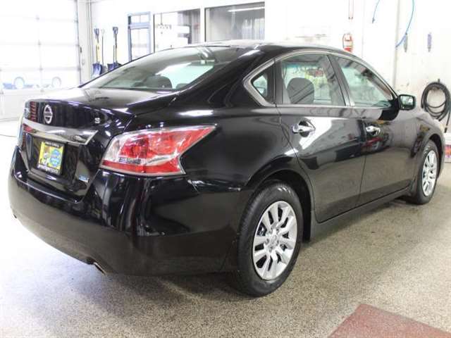 2014 Nissan Altima 2.5 S 4dr Sedan